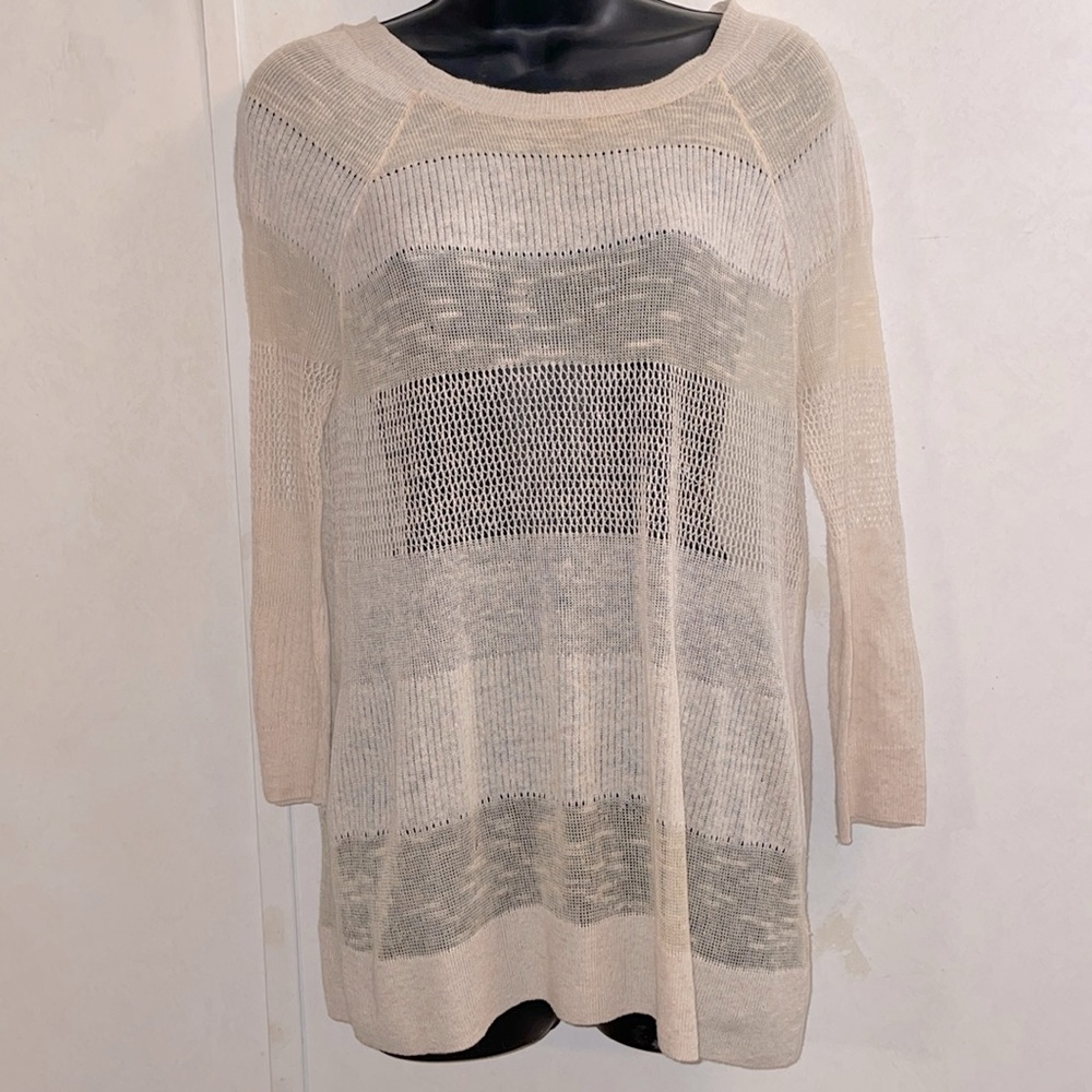 Anthropology/moth size medium, women’s knit, long sleeve, lightweight crewneck.‎